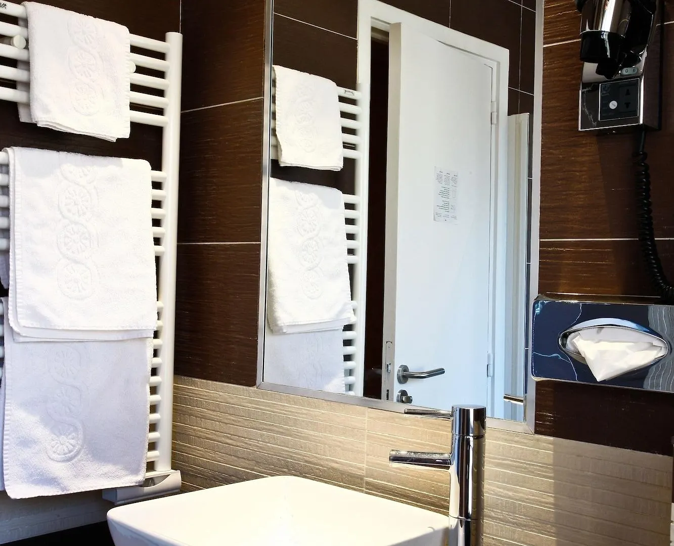 Otel Le 46